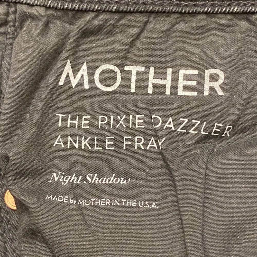 MOTHER The Pixie Dazzler Ankle Fray Jeans Night Shadow Off Duty Edgy Urban Retro